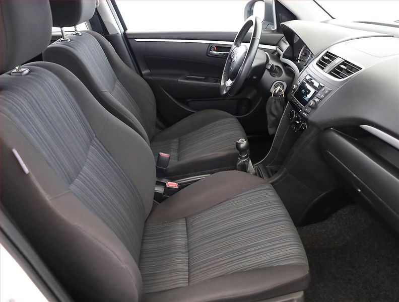 Suzuki Swift (2017) 1.2, Serv.kniha, Tempomat - fotka 7 z 14