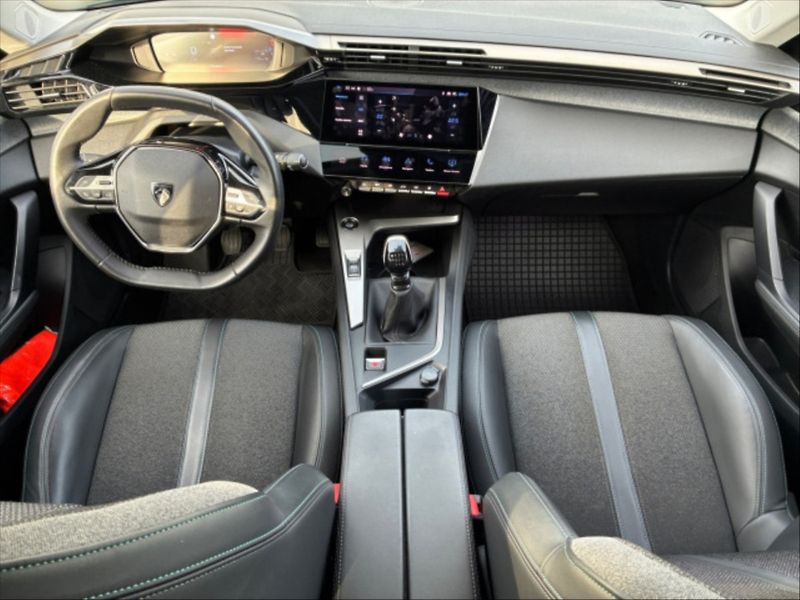 Peugeot 308 1,2 PT 130 Allure Pack - fotka 7 z 10