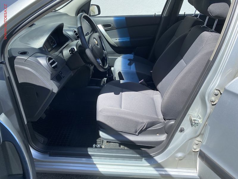 Chevrolet Aveo (2009) 1.2 i, ČR, El.okna, servo - fotka 9 z 15