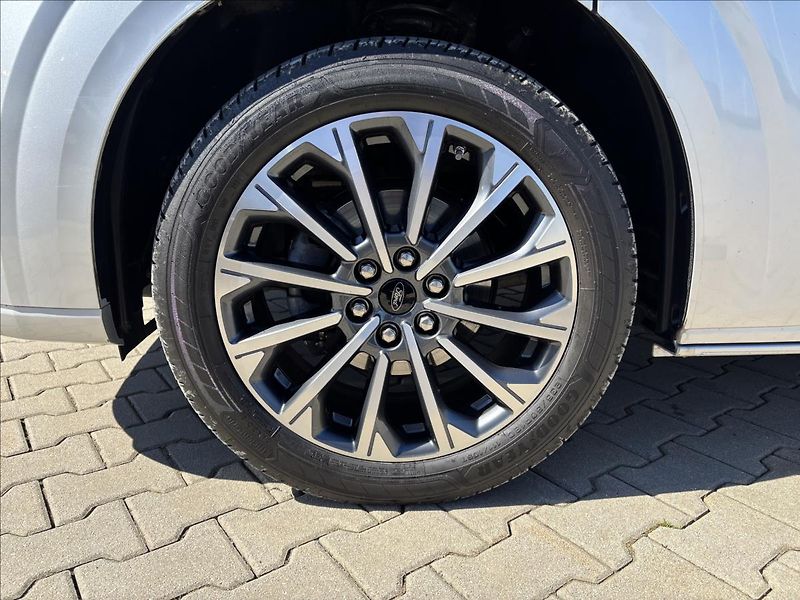 Ford Tourneo Custom 2,0 EcoBlue 125kW TitaniumX L1 - fotka 9 z 44