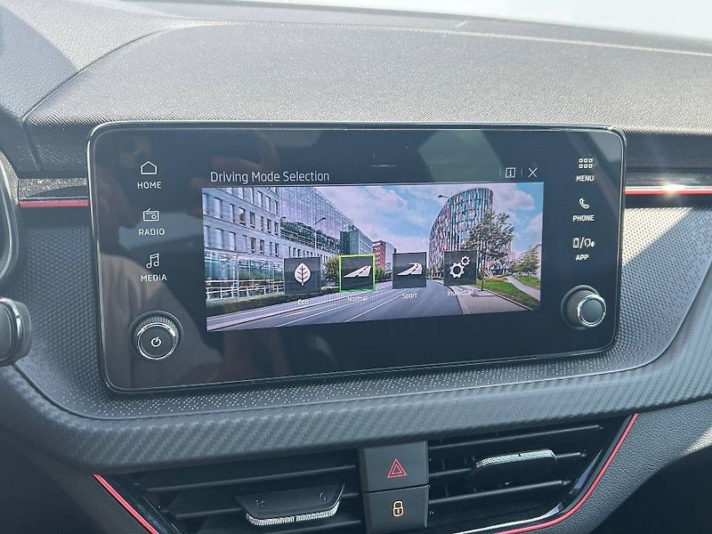 Škoda Kamiq Monte Carlo 6MP 1,0TSI - fotka 17 z 24