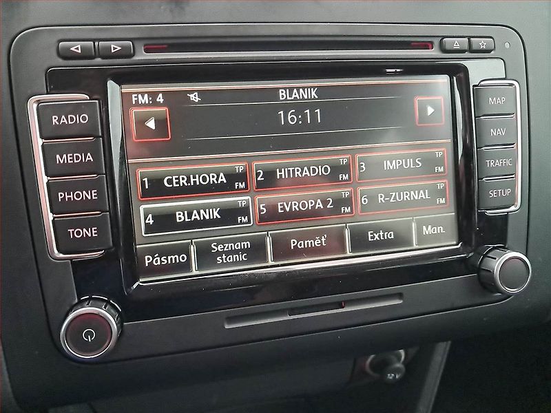 Volkswagen Touran (2015) Comfortline 2.0 TDI, Navi - fotka 12 z 18