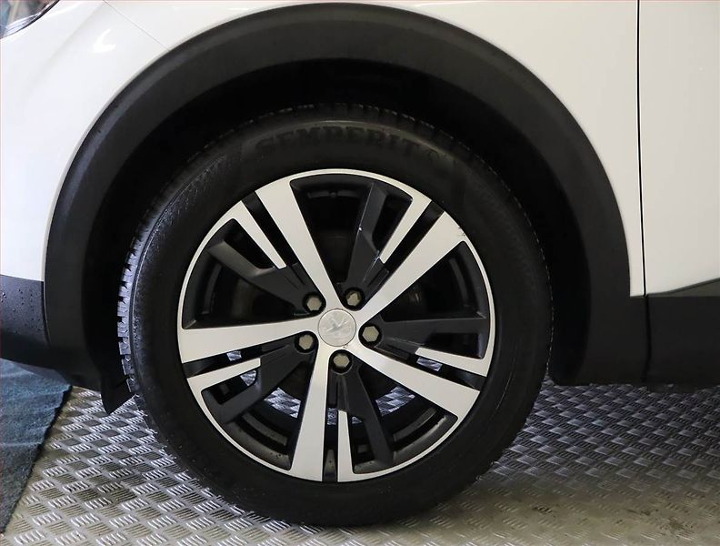 Peugeot 5008 (2020) Active Pack PureTech 130 - fotka 15 z 26