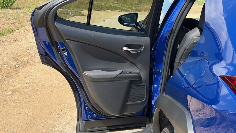 Lexus UX 300h 300H 2,0 HEV F SPORT DESIGN - fotka 22 z 28
