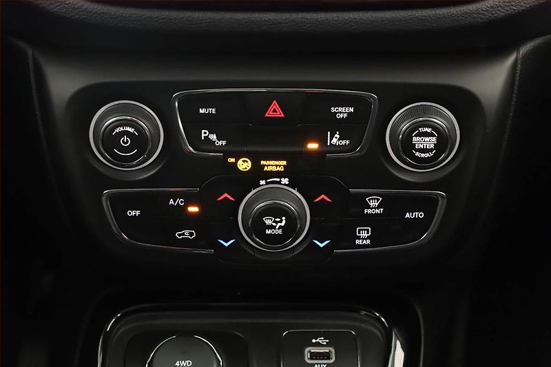 Jeep Compass (2017) 1.4 MultiAir, 4X4, Automat - fotka 16 z 20