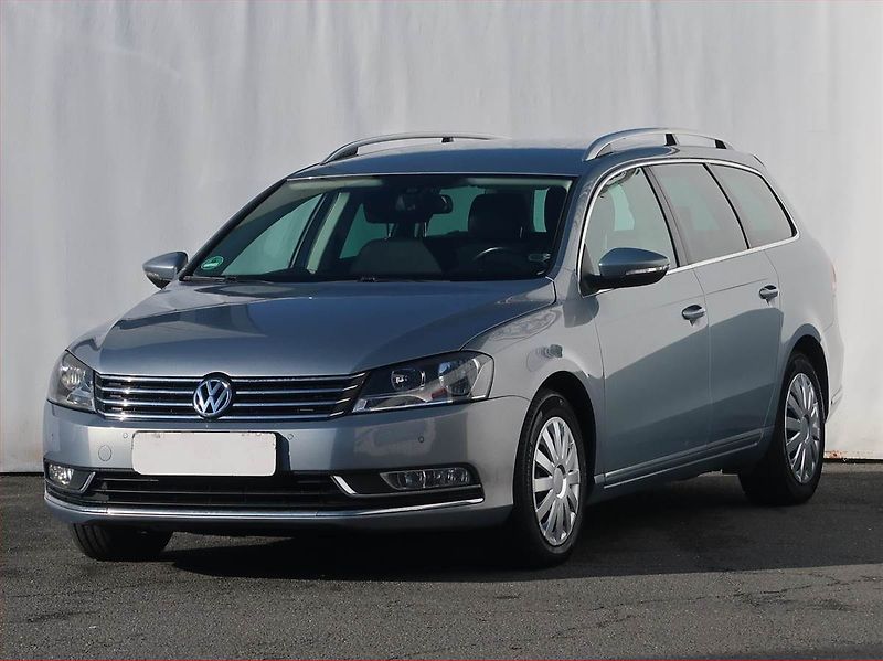 Volkswagen Passat (2013) Comfortline 2.0 TDI, Navi - fotka 2 z 20
