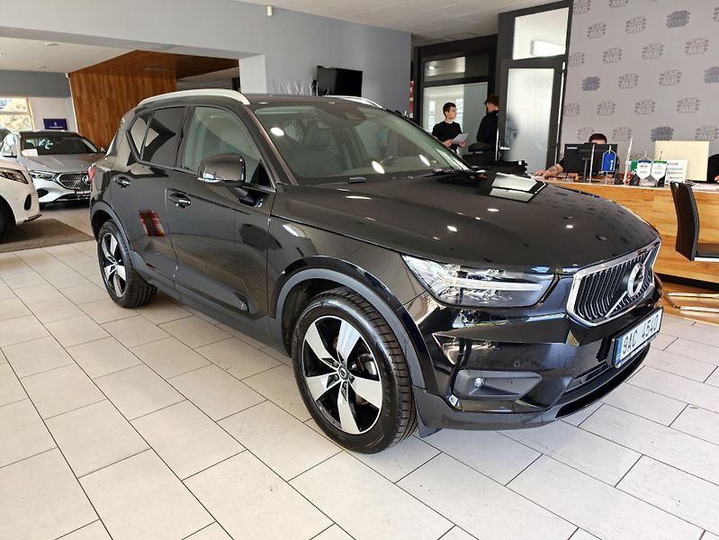 Volvo XC40  D3 AWD Momentum+Winter Pack - fotka 2 z 23