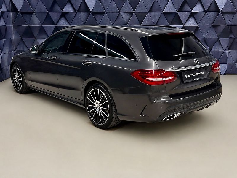 Mercedes-Benz Třídy C 300d AMG, WEBASTO, BURMESTER, - fotka 5 z 22