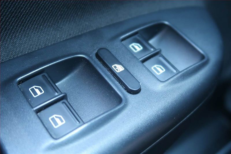 Škoda Octavia (2012) 2.0 TDI, Serv.kniha, Navi - fotka 15 z 19