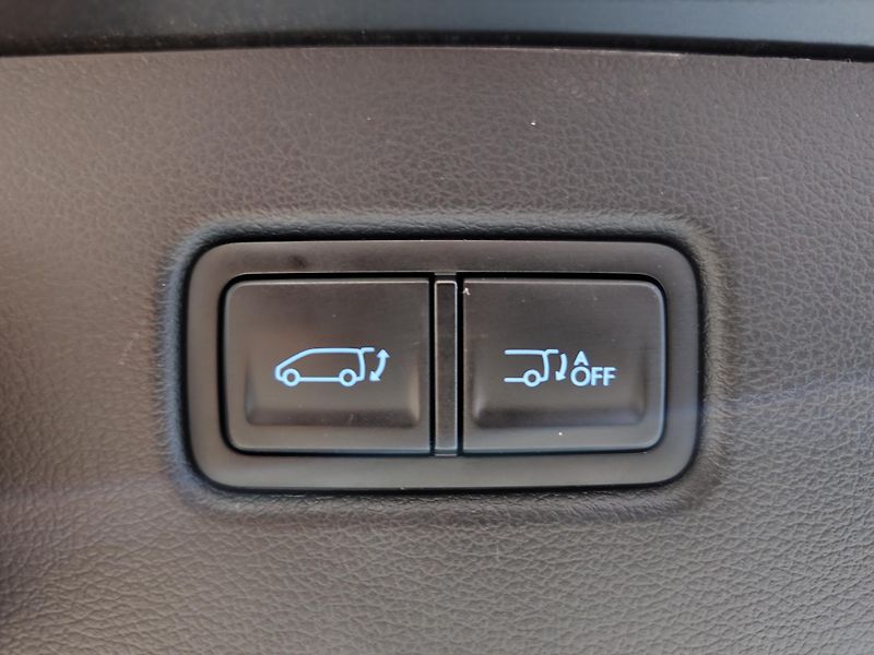 Hyundai Staria (2024) 1.6T-GDi 158kW HEV Style - fotka 16 z 24