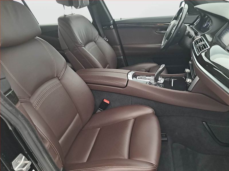 BMW Řada 5 (2014) 530d xDrive GT, 4X4, Automat - fotka 9 z 21