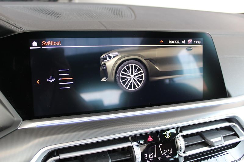 BMW X6 xDrive40d, 250kW - fotka 18 z 28