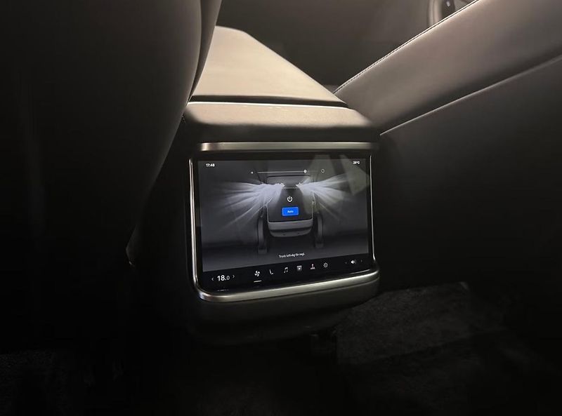Tesla Model S Plaid AWD Yoke Tažné Pano Kam - fotka 12 z 18