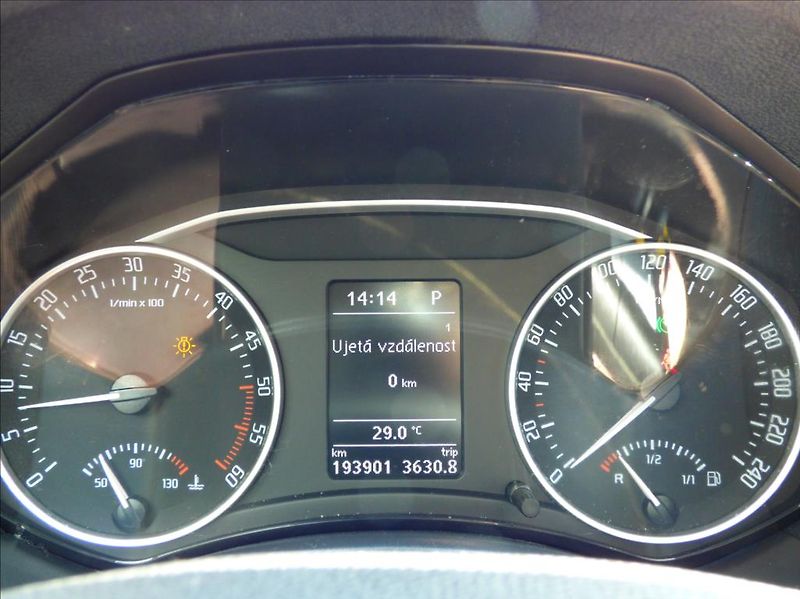Škoda Octavia 1,6 TDI DSG, Xenon, Digi Klima - fotka 17 z 49
