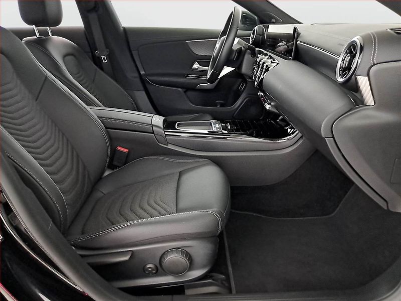 Mercedes-Benz CLA (2024) 200 d - fotka 9 z 19