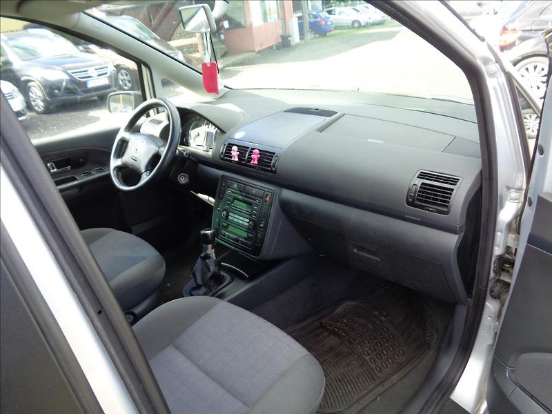 Seat Alhambra 1,9 - fotka 9 z 15
