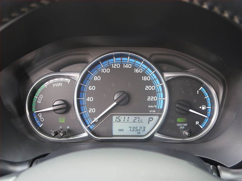 Toyota Yaris (2015) 1.5 Hybrid, Automat, Kůže - fotka 11 z 18
