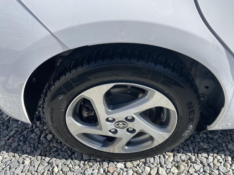 Toyota Yaris 1.5i 16v HYBRID 142TKM TOP 1A! - fotka 41 z 169