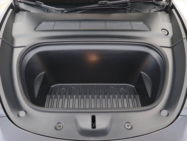 Tesla Model Y (2023) Standard LFP 64kWh, SoH 94% - fotka 18 z 31