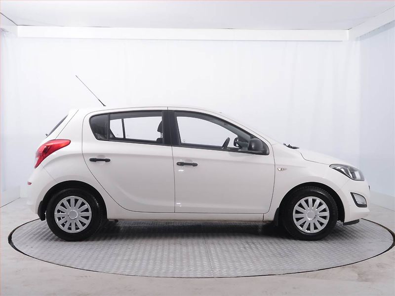 Hyundai i20 (2013) 1.2 - fotka 6 z 15