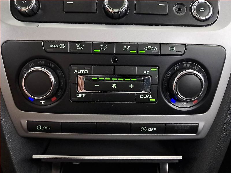 Škoda Octavia (2012) Ambition 1.4 TSI, Navi - fotka 18 z 18