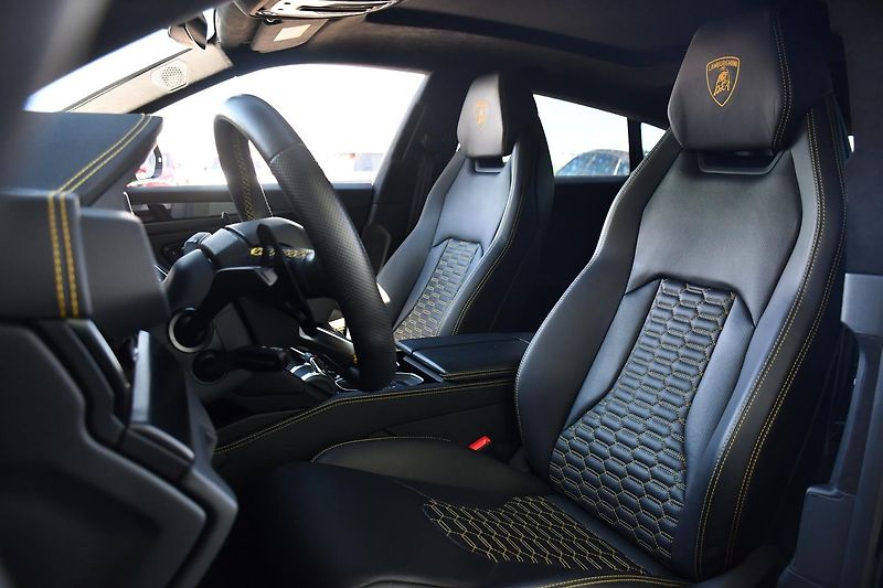 Lamborghini Urus 4.0 V8  - fotka 11 z 59