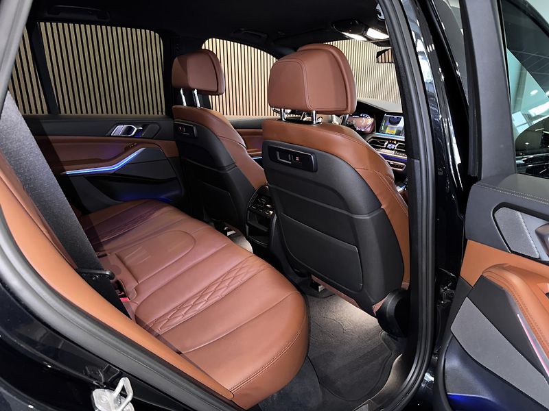 BMW X5 M50i V8 Laser Tažné HUD Záruka - fotka 15 z 33