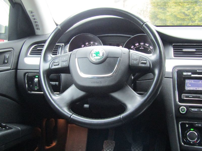 Škoda Superb (2011) 1.6 TDI 77kW - fotka 16 z 45