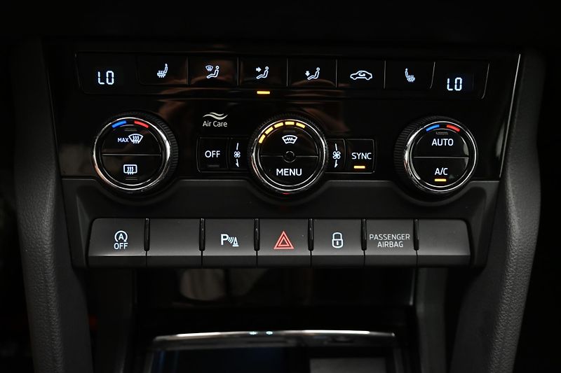 Škoda Karoq 2,0 TDI 110kW DSG 4x4 STYLE Zá - fotka 21 z 32