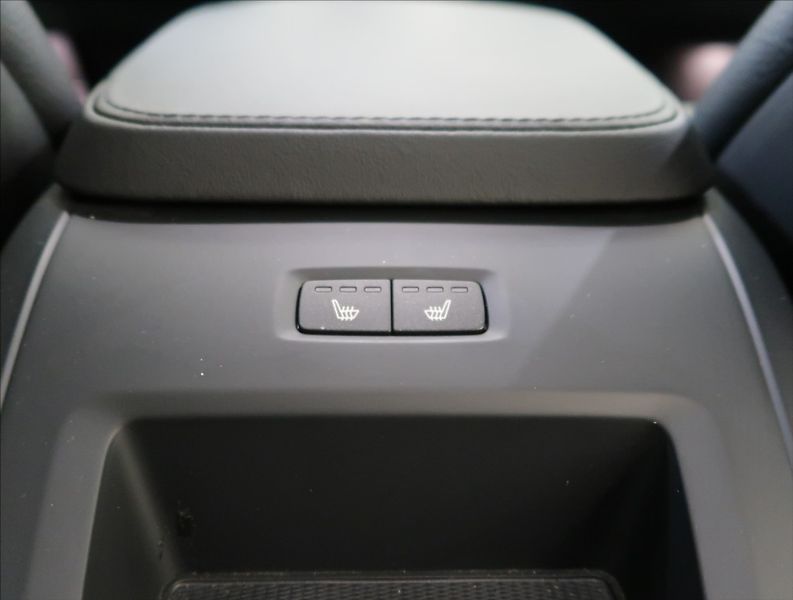 Volvo XC90 2,0 B5 AWD AUT Plus Bright - fotka 12 z 38