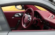 Sraz automobilů Porsche 911, parkoviště u obchodního centra Arkády 18. dubna.