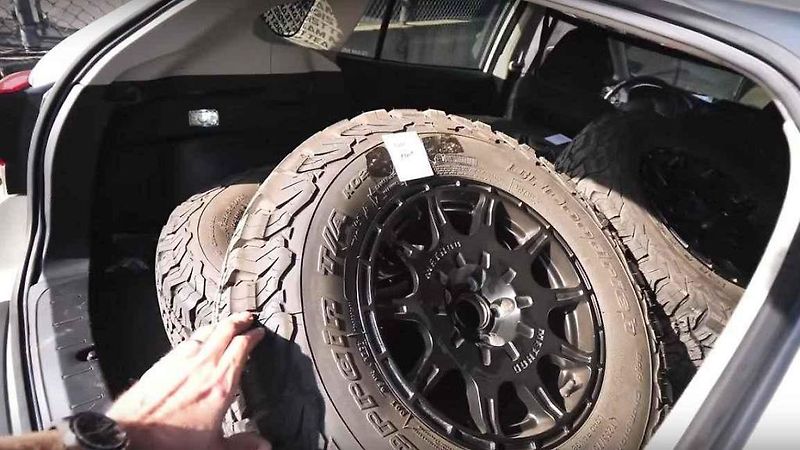 Subaru CrossTrek na nových terénních kolech.