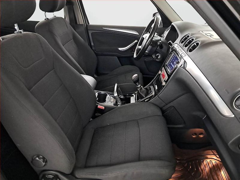 Ford Galaxy (2010) 2.0 TDCi, 7 míst - fotka 9 z 18