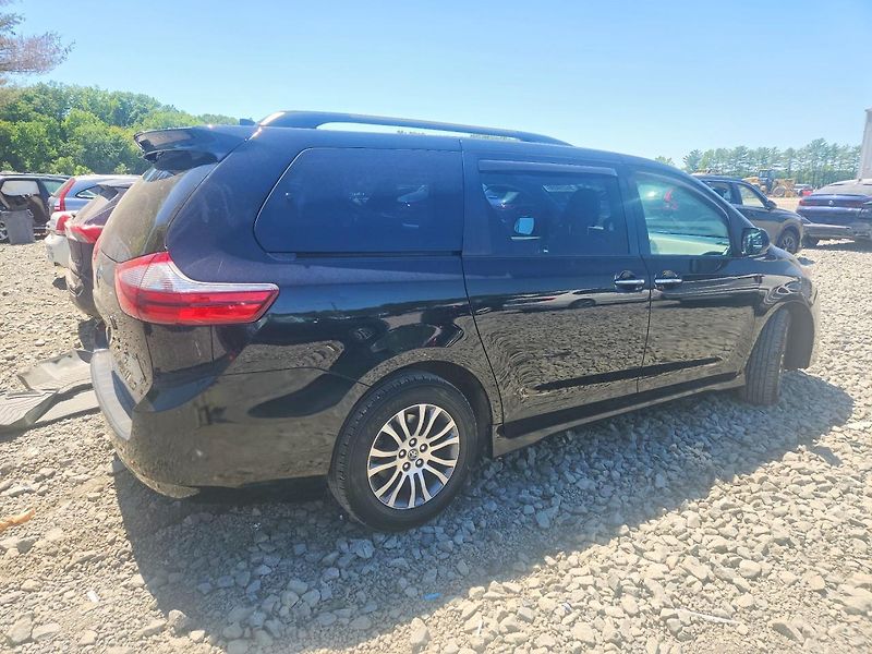 Toyota Sienna (2019) XLE 8-PASSENGER - fotka 4 z 12