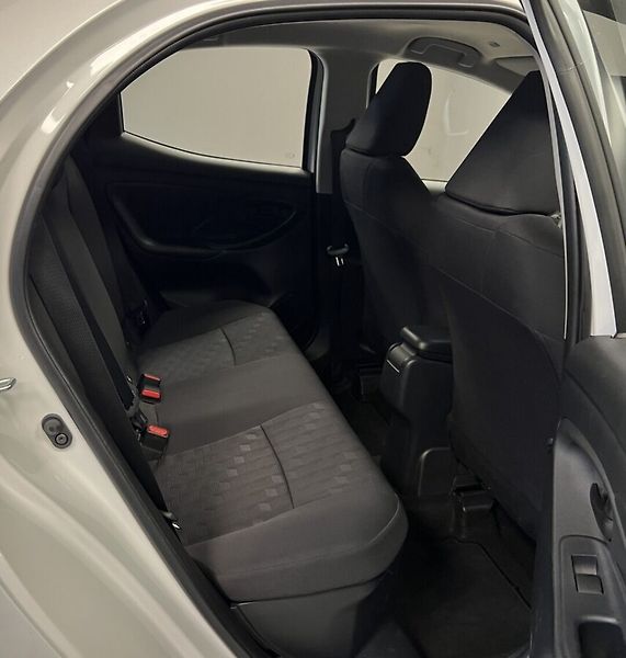 Toyota Yaris 1,5 Hybrid AT Comfort - fotka 11 z 15