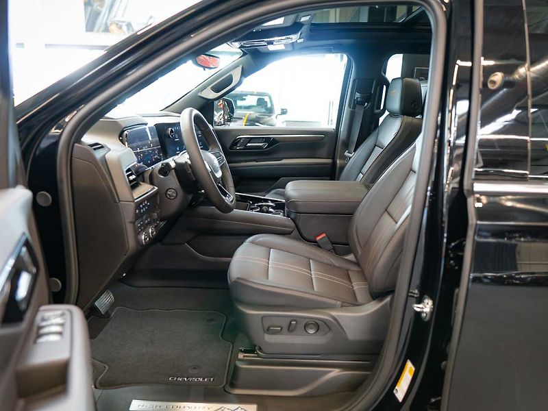 Chevrolet Suburban (2026) 6.2 V8 High Country 2,5 Lift - fotka 18 z 47