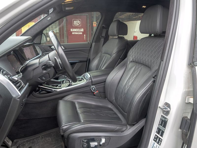 BMW X7 (2019) ČR 3.0i 250KW 7sed – INDIVIDUÁ - fotka 15 z 59