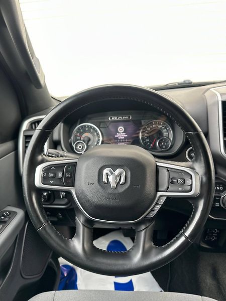 Dodge RAM (2021) 1500 BIG HORN 5.7 V8 HEMI 4x4 - fotka 31 z 31