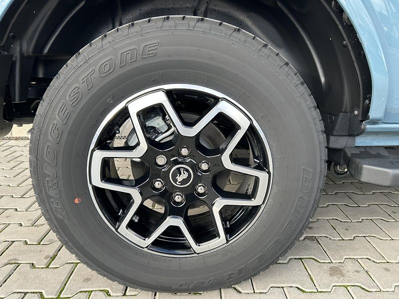Ford Bronco 2.7 EcoBoost 246kW OUTER BANKS - fotka 5 z 36