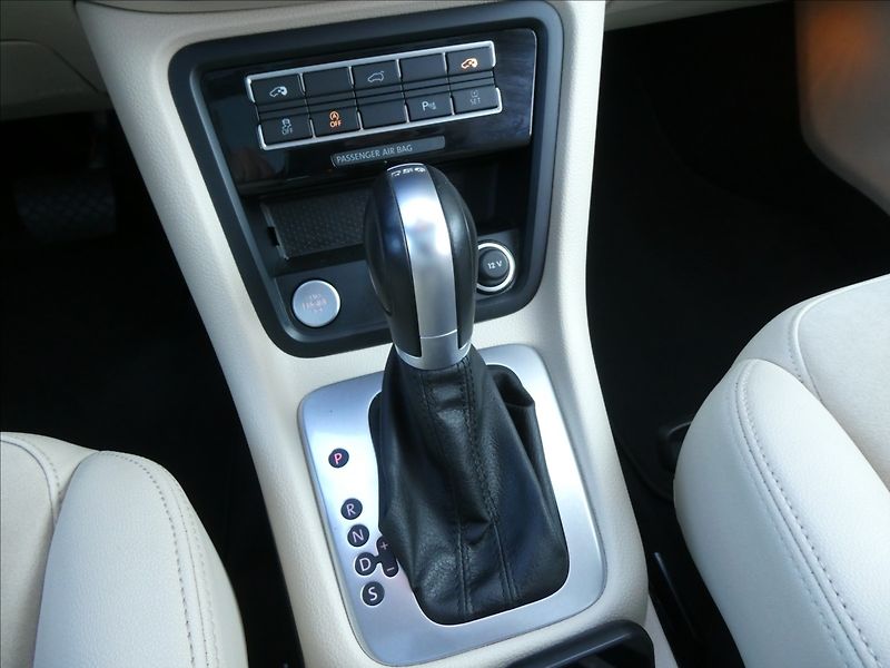 Volkswagen Sharan 2,0 TDi HIGHLINE, rezervace - fotka 32 z 50