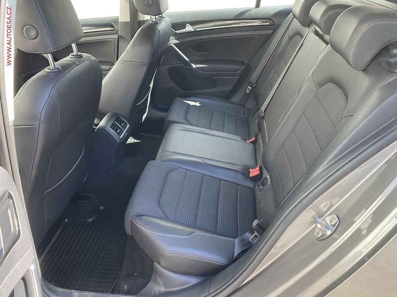 Volkswagen Golf (2015) 1.6 TDi, DSG, výhřev sed. - fotka 10 z 18