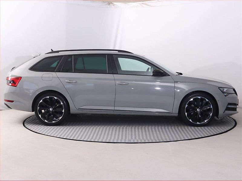 Škoda Superb (2022) Sportline 2.0 TDI - fotka 6 z 21