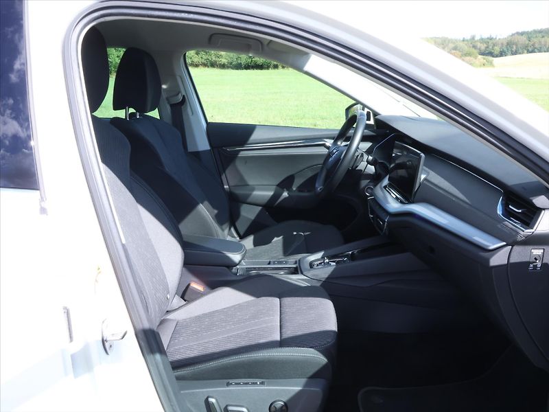 Škoda Octavia 2,0 TDI DSG Style Matrix DPH - fotka 10 z 22