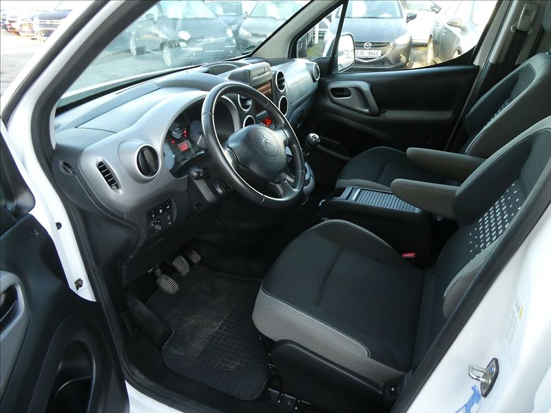 Citroën Berlingo 1,2 PT 81kW Multispace Panoram - fotka 17 z 47