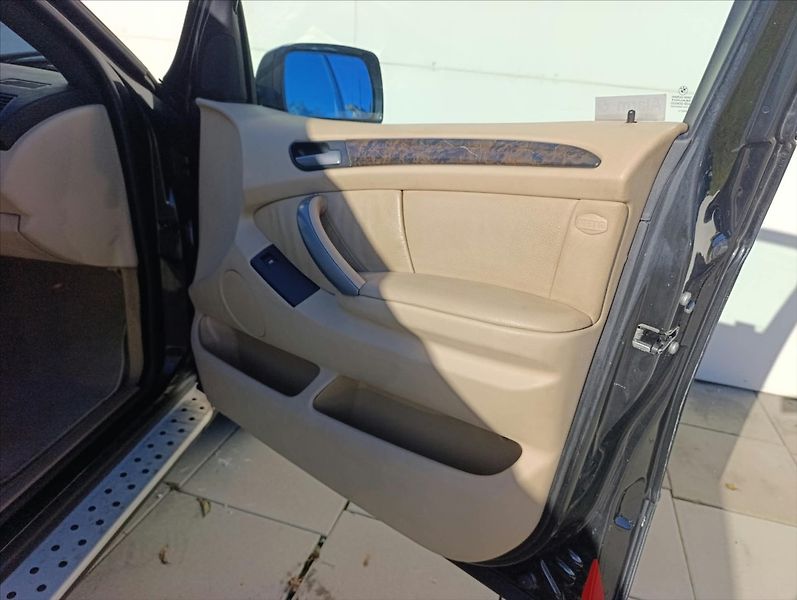 BMW X5 3,0 d 4x4 Automat Kůže Tažné - fotka 26 z 35