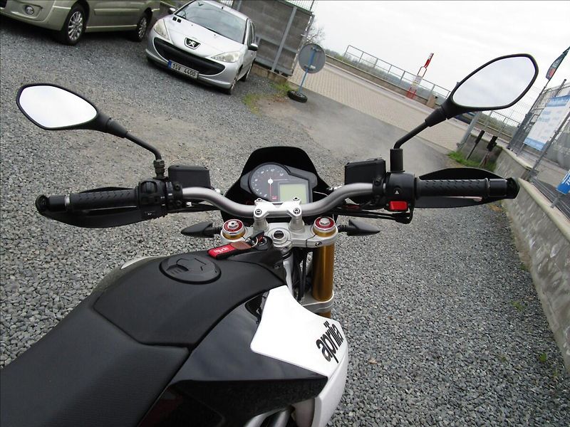 Aprilia 750 ABS  Dorsoduro - fotka 21 z 25