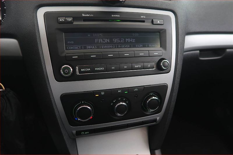 Škoda Octavia (2013) 1.6 TDI, po STK, pěkný stav - fotka 12 z 14