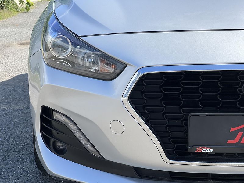 Hyundai i30 Fastback 1.0T-GDi KOUPENO V ČR - fotka 33 z 37