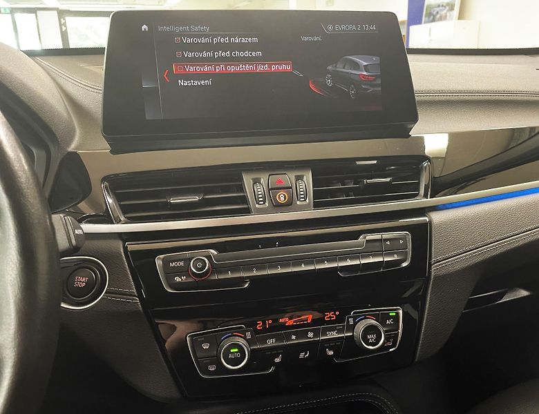 BMW X1 xDrive25e, ČR, 1.MAJ - fotka 20 z 32