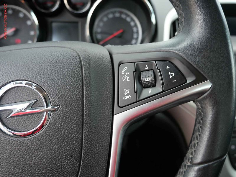 Opel Astra (2011) 1.4 i, AC, výhřev sed - fotka 13 z 19